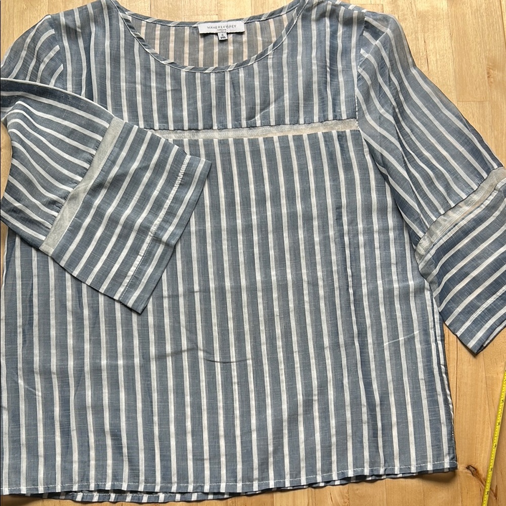 EUC! Waverly Gray 3/4 Sleeve Blouse